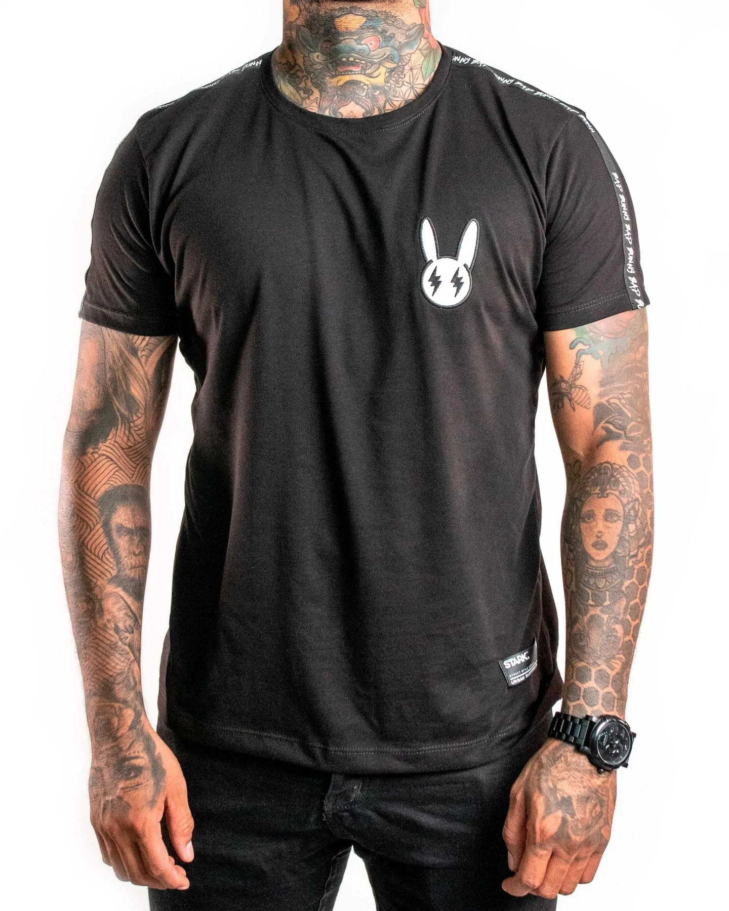 Camiseta Negra Sick Bunny cinta