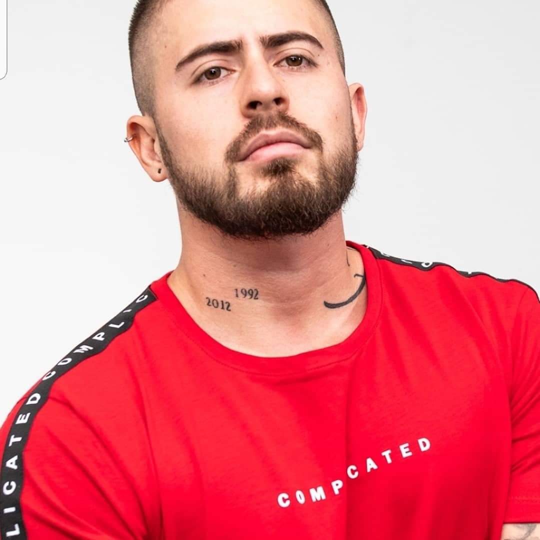 camiseta Rojo Complicated - Image 2