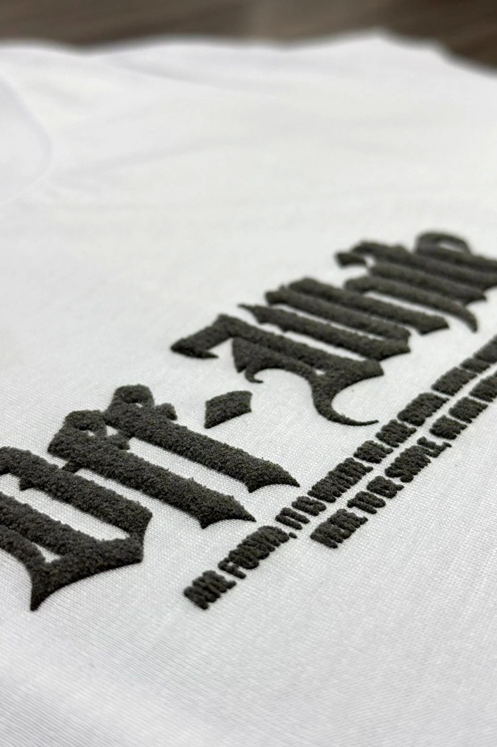Camisilla blanca Alto Gramaje off hands - Image 3