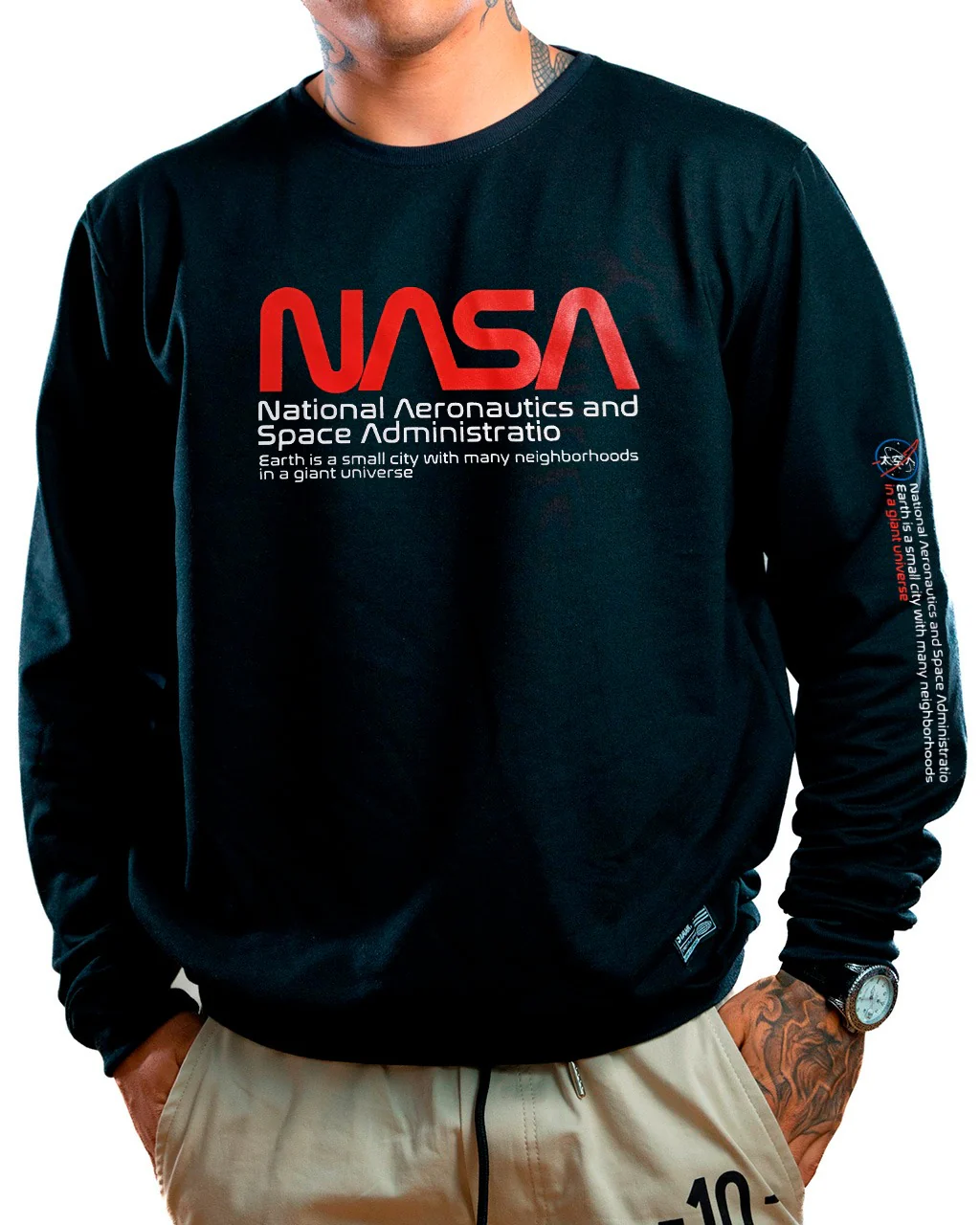 Buzo negro nasa aeronautics